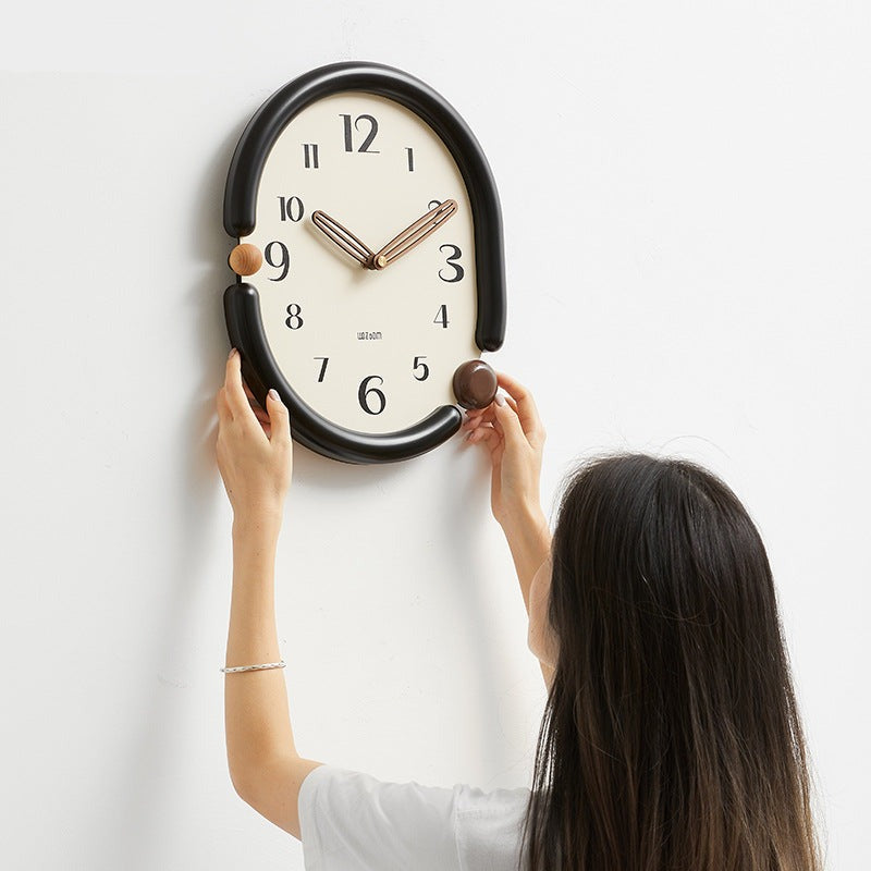 Minimalist Analog Wall Clock - Unique Design - Aluminum Style