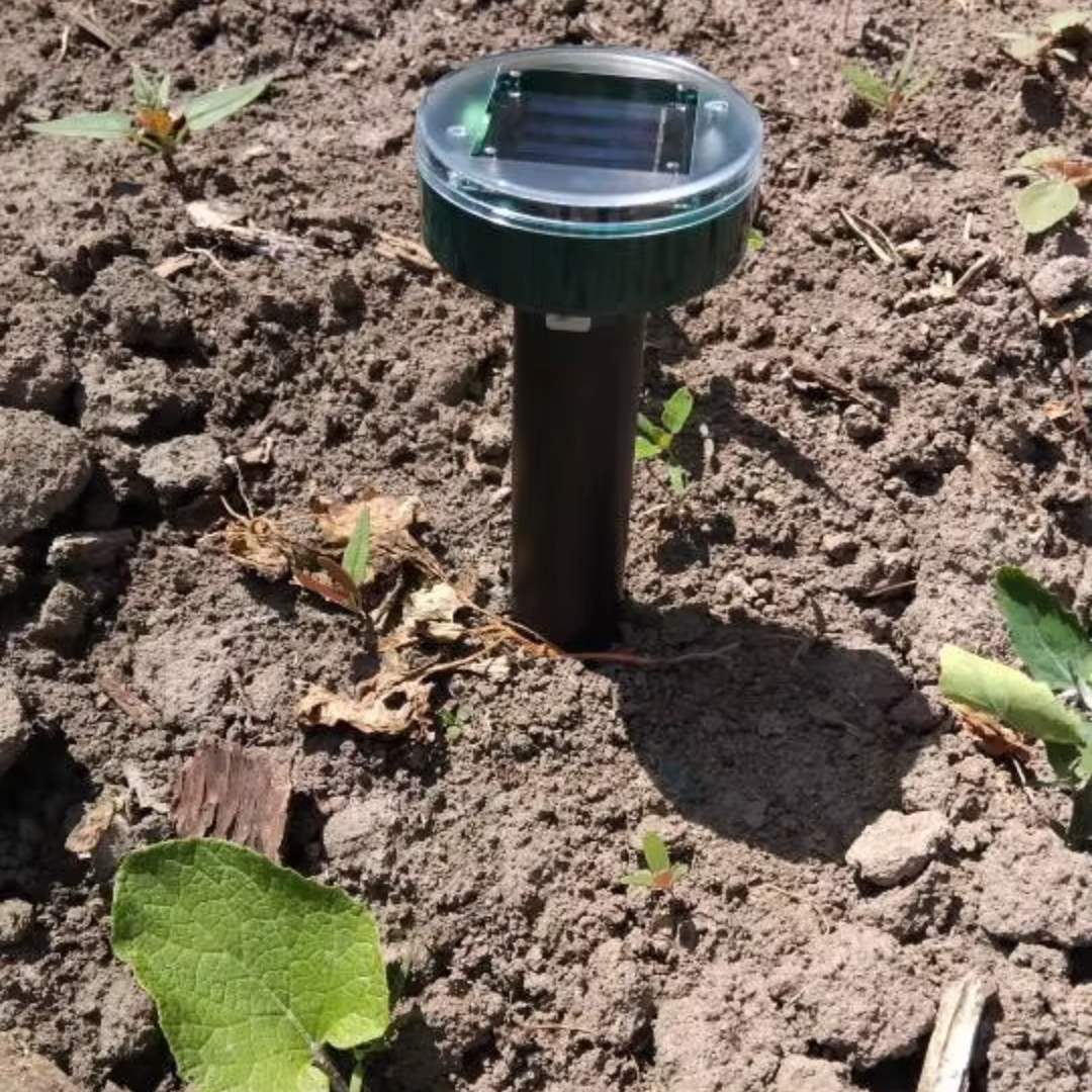 Solar Snake Repeller – Dual-Vibration, Weatherproof, 30m Range