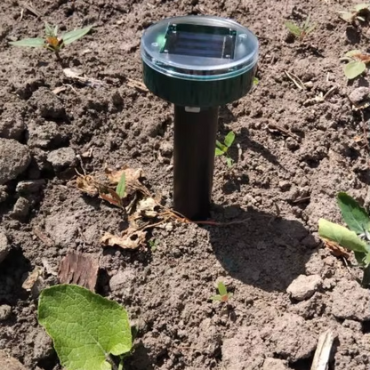 Solar Snake Repeller – Dual-Vibration, Weatherproof, 30m Range