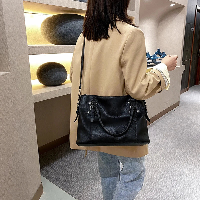 Simple Single Leather Shoulder Bag - Swiss Craftsmanship