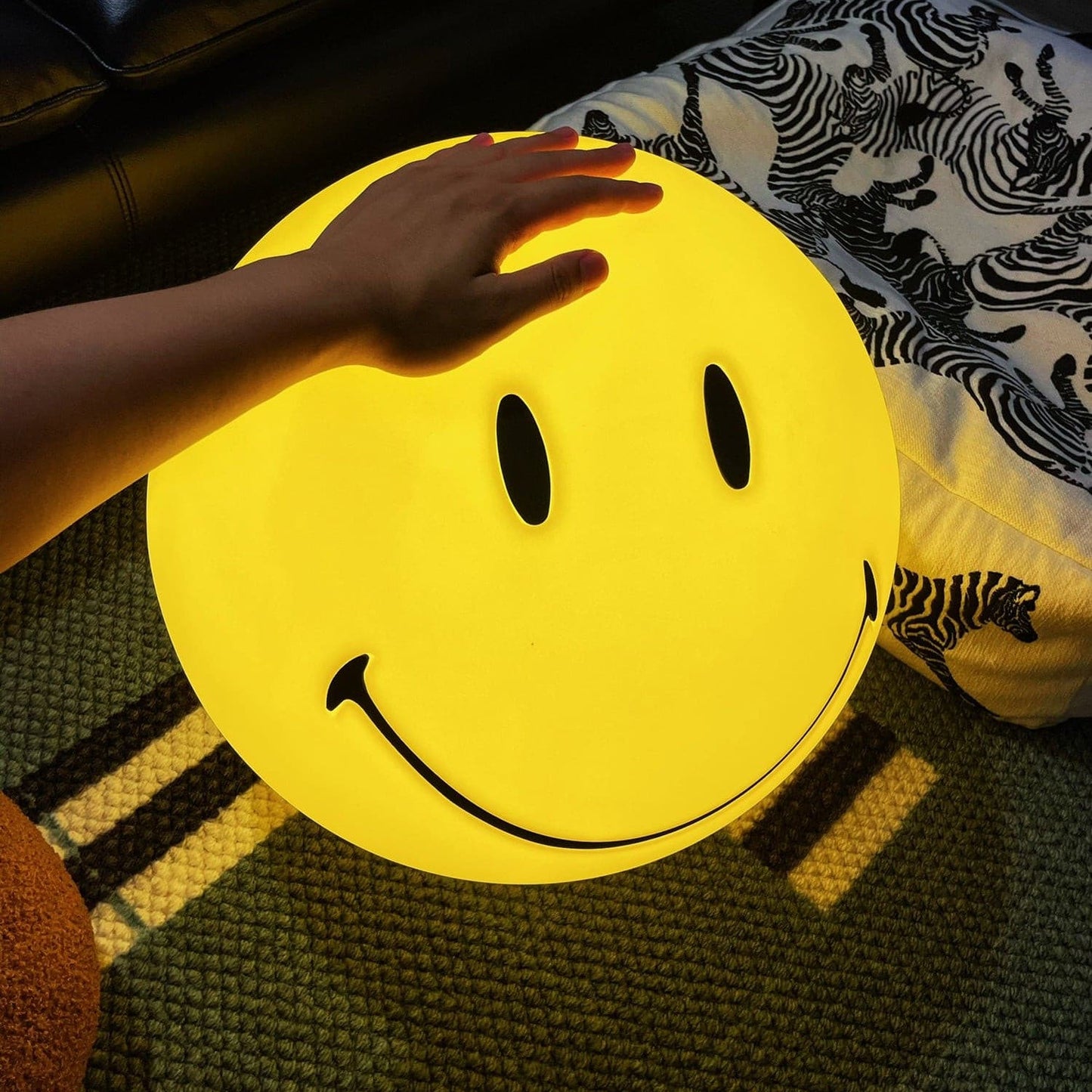 Smiley Style Table Lamp - Plastic Material - Led Bulb