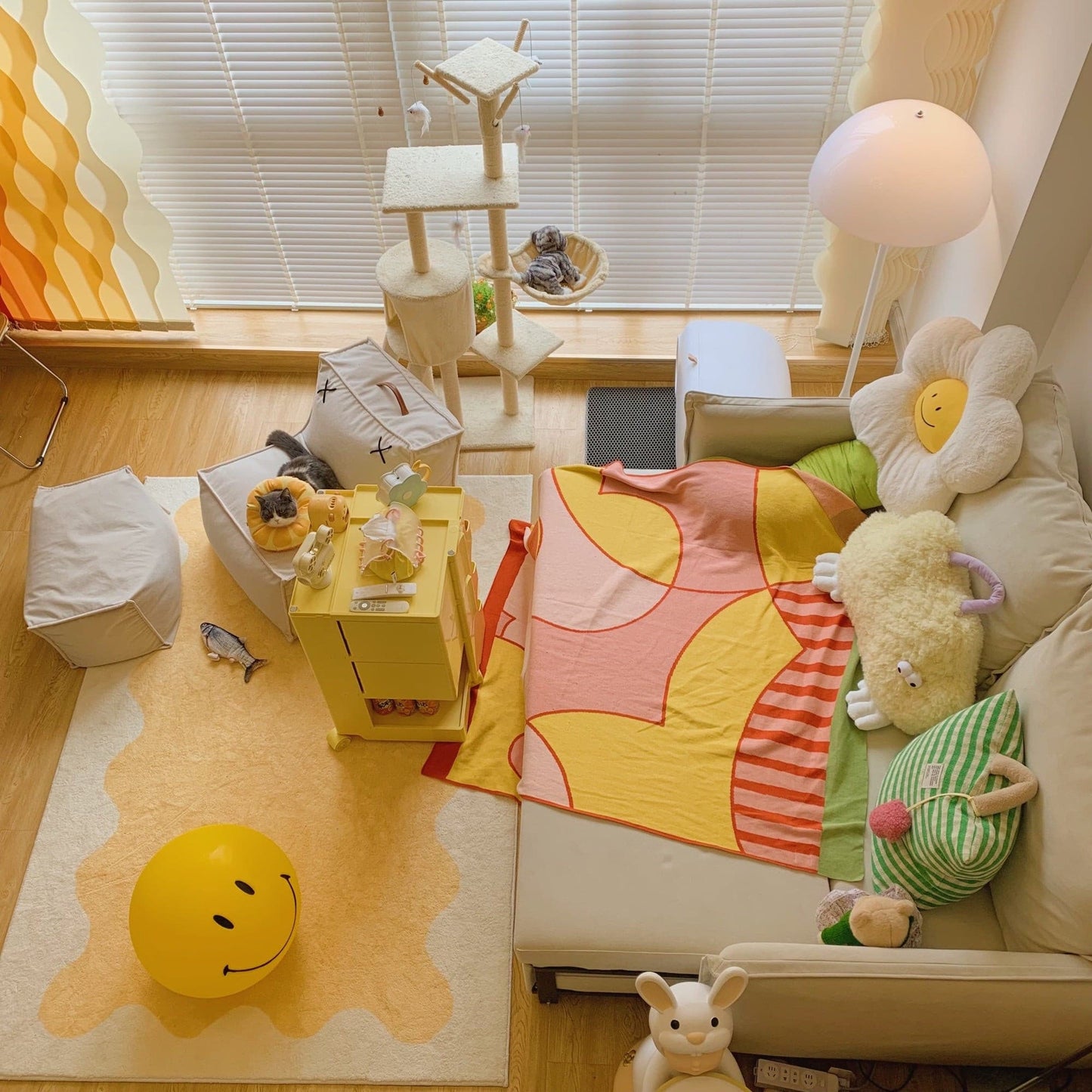 Smiley Style Table Lamp - Plastic Material - Led Bulb