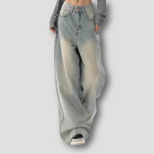 Light Wash Low Rise Wide Leg Denim Baggy Jeans On Women